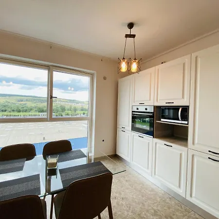 Deluxe With Balcony And Private Parking In Colvmna